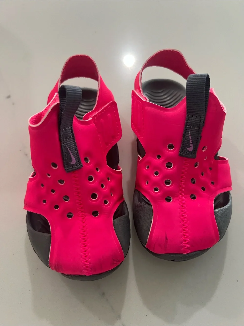 Nike sunray protect 2 in hyper pink/ fuschia size 6C